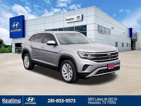 Used 2023 Volkswagen Atlas Cross Sport SE w/ Panoramic Sunroof Package FWD image 3