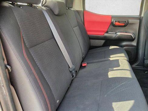 Used 2018 Toyota Tacoma SR5 RWD image 19