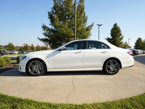 Certified 2019 Mercedes-Benz E 300 4MATIC image 4