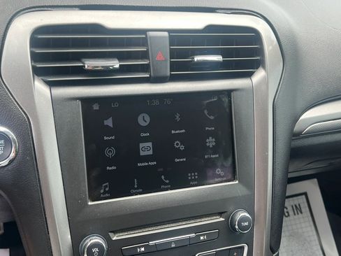 Used 2017 Ford Fusion SE w/ Fusion SE Technology Package FWD image 14