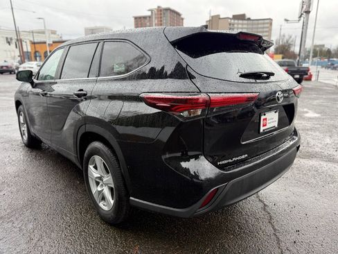 Certified 2025 Toyota Highlander LE image 5