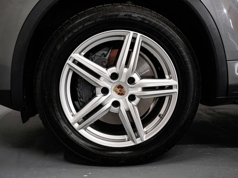Used 2015 Porsche Cayenne Diesel AWD/4WD image 48