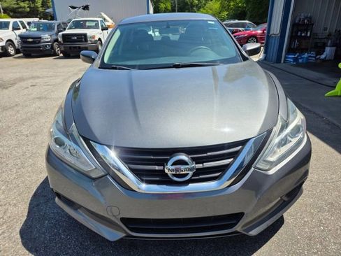 Used 2018 Nissan Altima 2.5 S w/ S Convenience Package FWD image 2