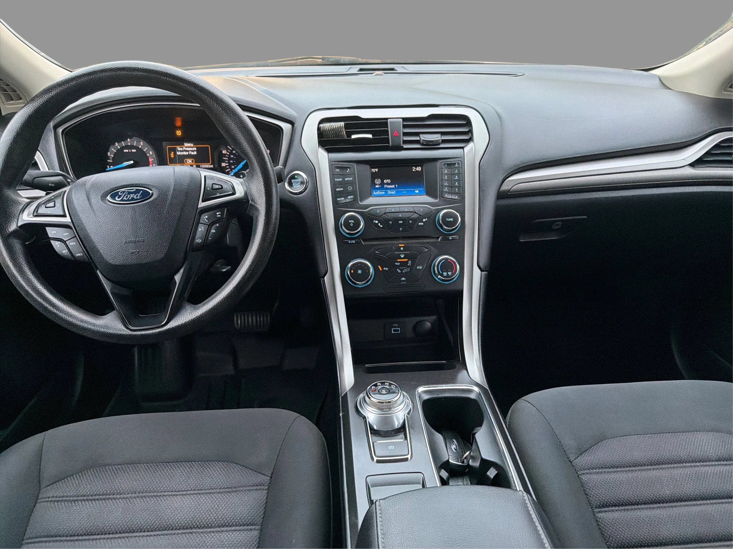 Used 2017 Ford Fusion SE FWD image 29
