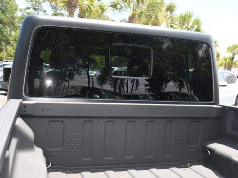 Used 2022 Jeep Gladiator Rubicon w/ Cold Weather Group AWD/4WD image 17