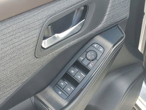 Certified 2023 Nissan Rogue SV FWD image 27