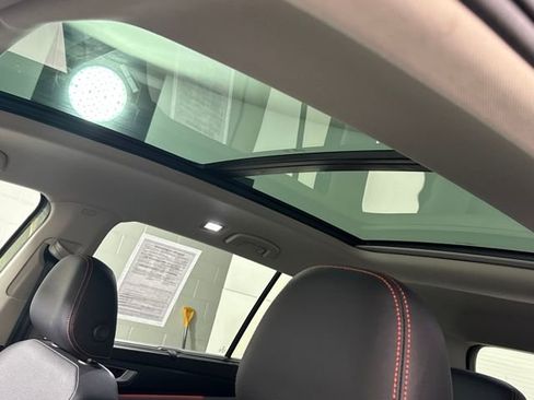 Used 2025 Volkswagen Atlas Peak Edition SE image 41