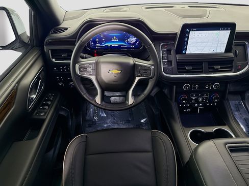 Used 2024 Chevrolet Suburban Premier image 23