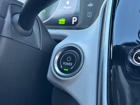 Used 2023 Chevrolet Bolt EUV Premier image 32