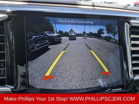 Used 2018 Chrysler Pacifica Touring-L Plus w/ Tire & Wheel Group FWD image 19