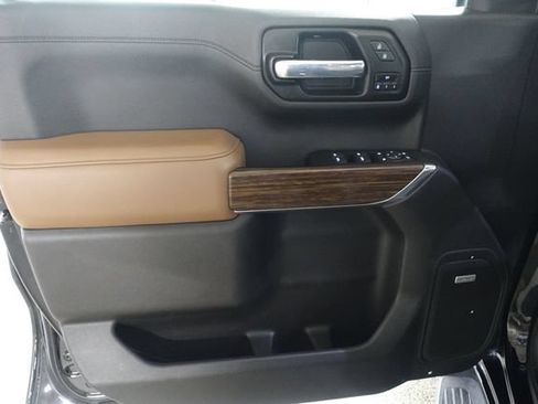 Used 2022 Chevrolet Silverado 1500 High Country w/ LPO, Dark Essentials Package AWD/4WD image 9