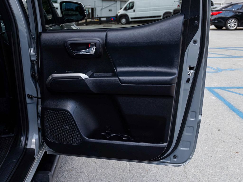 Used 2020 Toyota Tacoma Limited AWD/4WD image 14