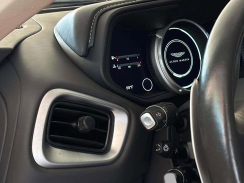 Used 2022 Aston Martin DB11 Coupe RWD image 25