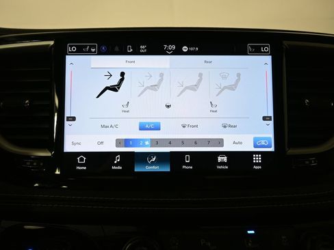 Used 2024 Chrysler Pacifica Touring-L AWD/4WD image 28
