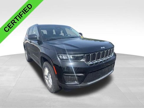 Used 2023 Jeep Grand Cherokee Laredo w/ Luxury Tech Group I AWD/4WD image 4