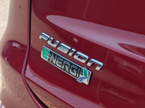 Used 2019 Ford Fusion Energi Titanium FWD image 9