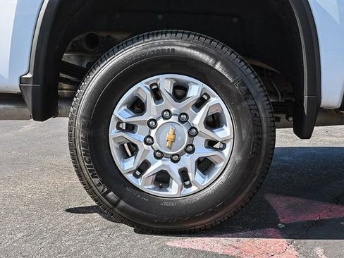 Used 2024 Chevrolet Silverado 2500 LT image 11