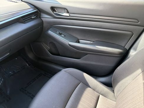Used 2024 Nissan Altima 2.5 SV FWD image 28
