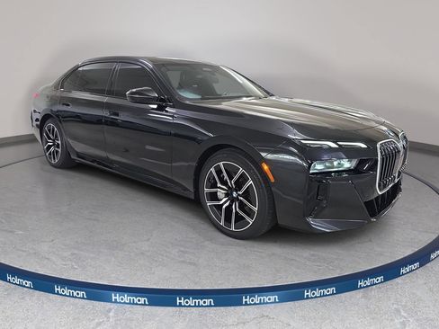 Certified 2024 BMW 750e xDrive w/ Premium Package AWD/4WD image 4
