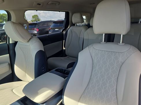 New 2026 Kia Carnival EX FWD image 22