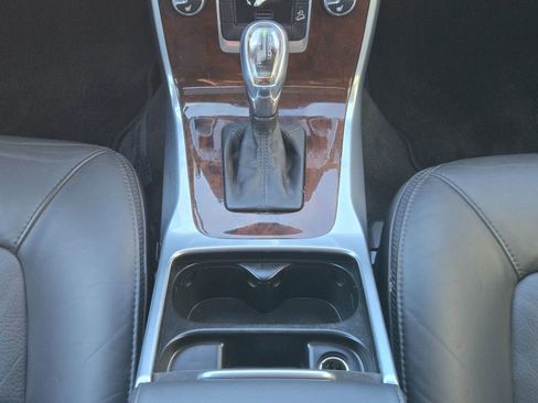 Used 2013 Volvo XC70 3.2 image 28