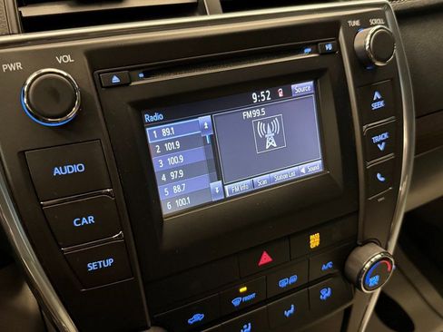 Used 2017 Toyota Camry LE image 12