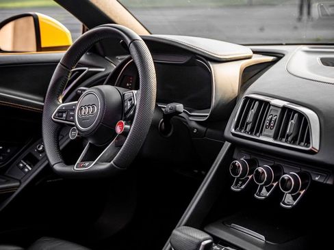 Used 2021 Audi R8 V10 w/ Premium Package image 12