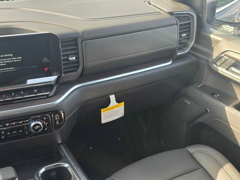 New 2026 GMC Sierra 1500 SLT image 16