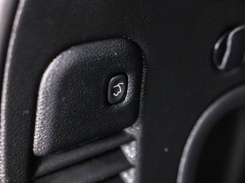 Used 2022 Jeep Grand Cherokee Limited image 19