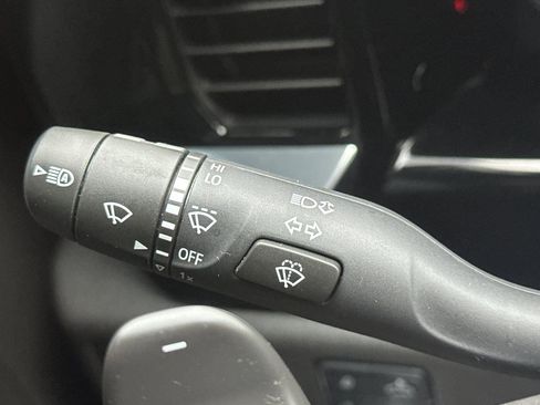 Used 2024 GMC Sierra 1500 SLT w/ SLT Premium Plus Package image 32