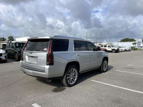Used 2018 Cadillac Escalade Premium Luxury AWD/4WD image 8
