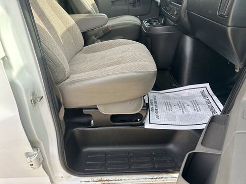 Used 2018 Chevrolet Express 2500 w/ Driver Convenience Package image 18