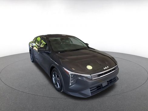 Used 2025 Kia K4 LXS image 3