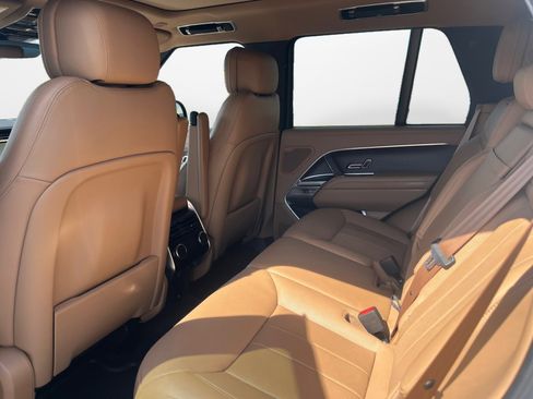 Certified 2024 Land Rover Range Rover SE image 13