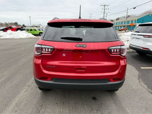 Used 2026 Jeep Compass Latitude image 6