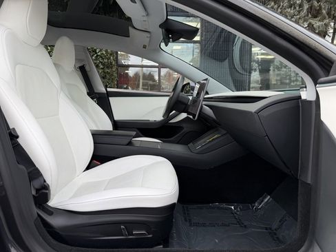 Used 2025 Tesla Model 3 Long Range image 33