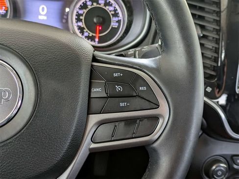 Used 2019 Jeep Cherokee Limited image 38