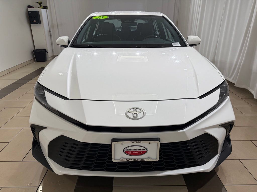 Used 2025 Toyota Camry SE FWD image 8