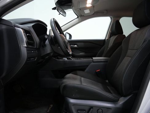 Used 2025 Nissan Rogue SV FWD image 12