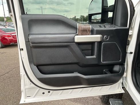 Used 2019 Ford F250 Lariat w/ Lariat Ultimate Package AWD/4WD image 16