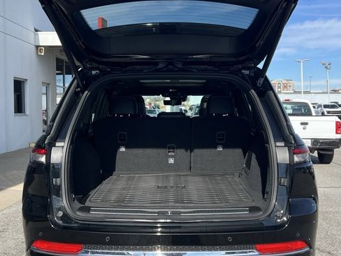 Used 2022 Jeep Grand Cherokee Overland w/ Luxury Tech Group IV image 27