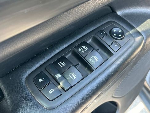 Used 2021 Jeep Grand Cherokee Laredo image 26