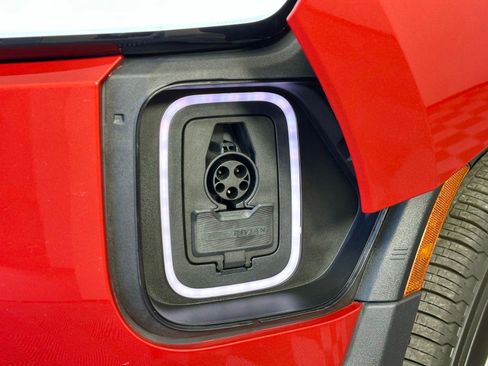 Used 2024 Rivian R1T Adventure image 39