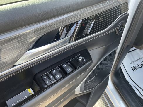 Used 2022 Jeep Wagoneer Series II w/ Rear Seat Video Group 1 image 14