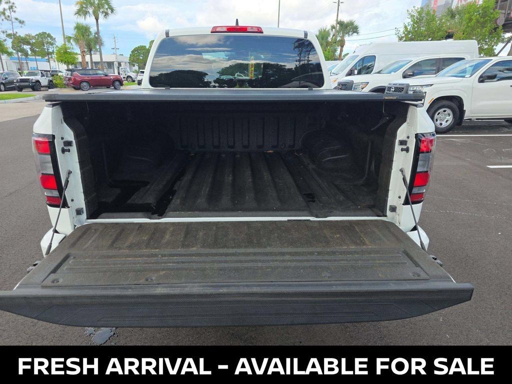 Used 2024 Nissan Frontier SV RWD image 5