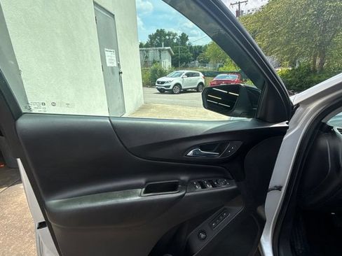 Used 2021 Chevrolet Equinox LT FWD image 13