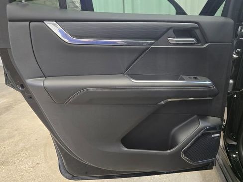 Used 2025 GMC Acadia Elevation image 14