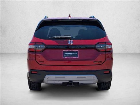 Used 2023 Honda Pilot TrailSport image 6