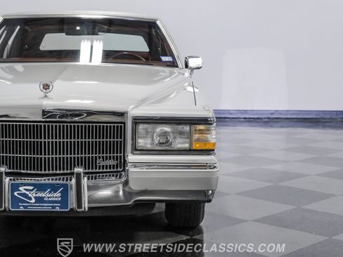 Used 1991 Cadillac Brougham image 19