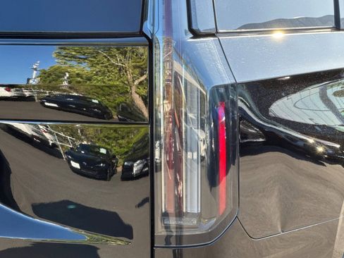 Certified 2025 Cadillac Escalade Sport w/ LPO, ONYX Package AWD/4WD image 49